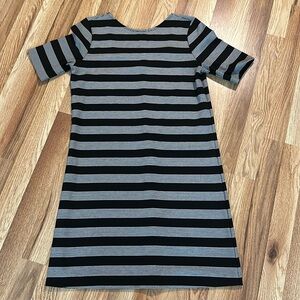Gap black-and-white striped dress short sleeve size S